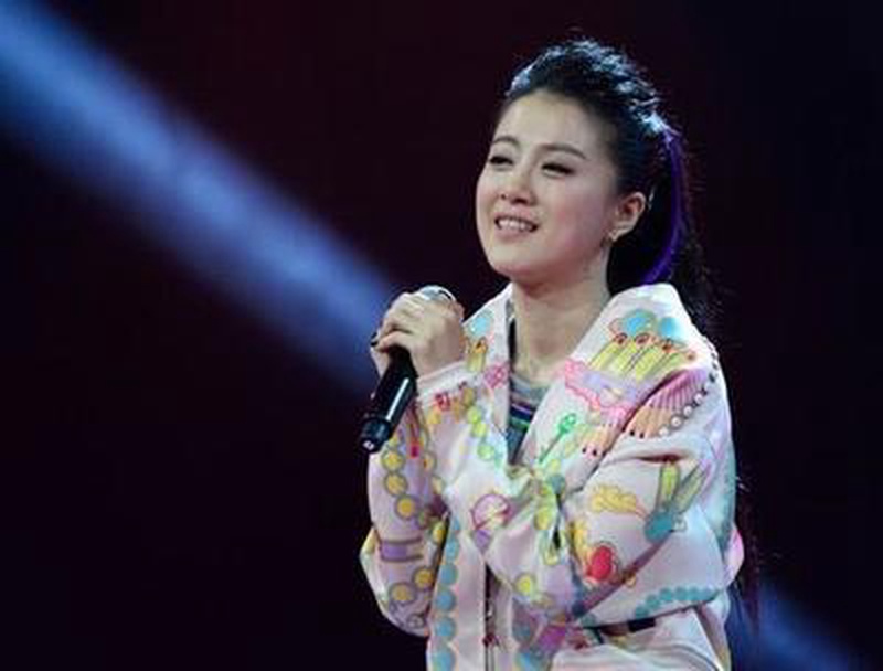 李嘉格突然认爱小9岁男友 评论区炸锅有人翻旧账有人喊祝福