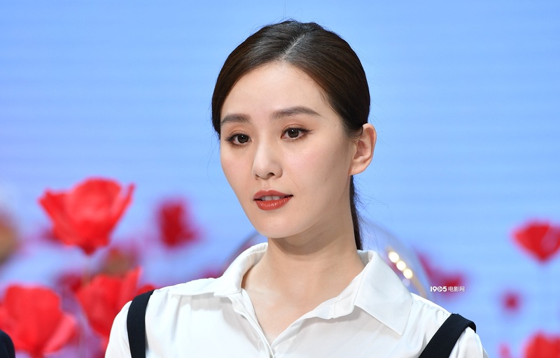 刘诗诗突然当上海外大使，网友：终于不居家了好感动