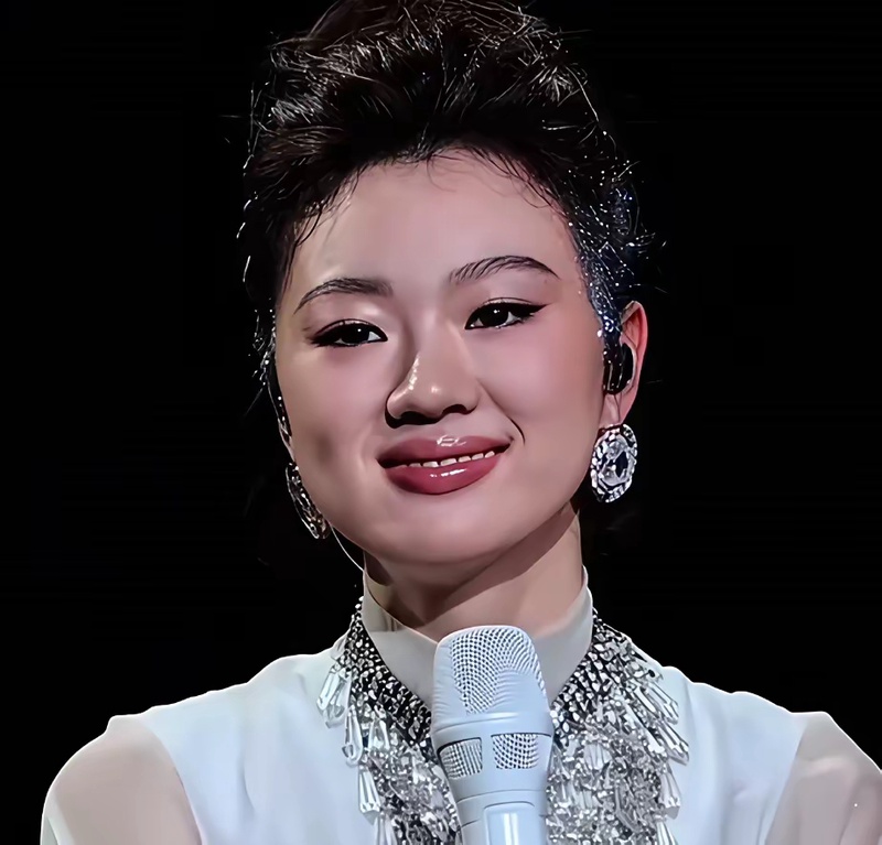 单依纯赛后漏嘴新歌底细:灵感竟源自「过期牛奶」?经纪人半途插话打断